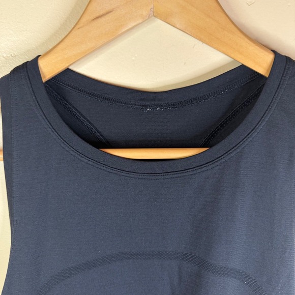 Lululemon Swiftly Tech Size 12 Black Racerback Tank Top Athletic Shirt Womens - Picture 3 of 8